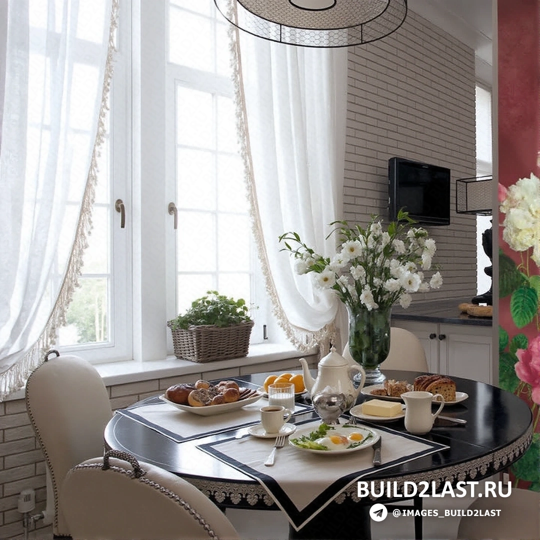 Гостиная с авангардным дизайном, декоративным панно, настенными панелями и римскими шторами.