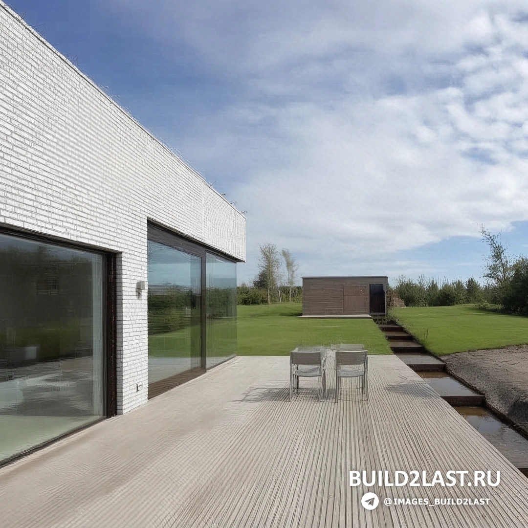 Современный интерьер гостиной с большими окнами и панорамным видом на природу